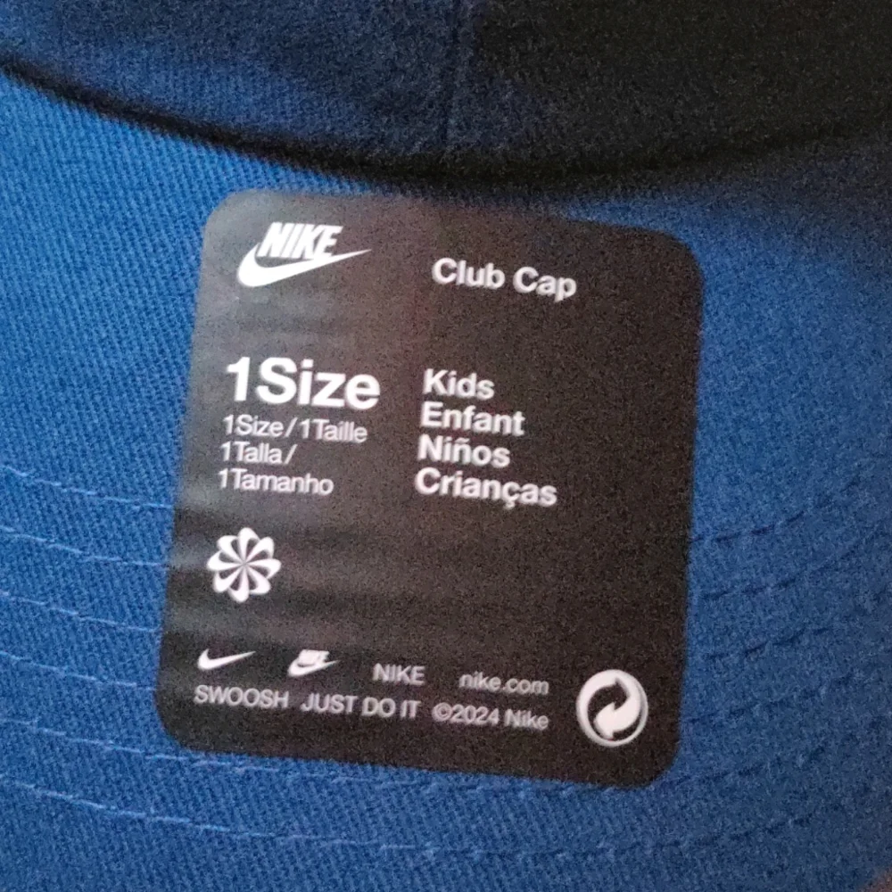 NWT Kids Nike Club Cap